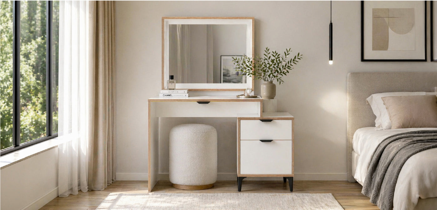 Makyaj Masası Seçimi: Ev'de Profesyonel Makyaj Köşesi Nasıl Kurulur?